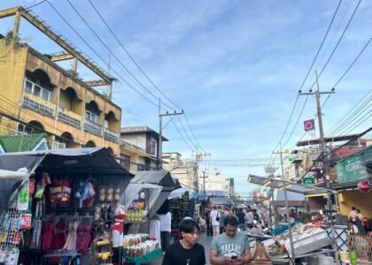 ตลาดกลางคืน,ตลาดโต้รุ่ง,ตลาดในเมืองหัวหิน