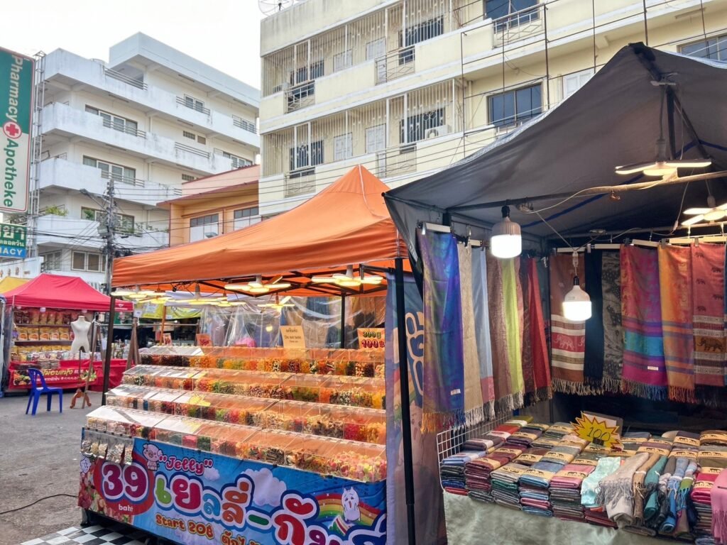 ตลาดคนเดินตอนกลางคืนโต้รุ่ง,ตลาดกลางคืน,ตลาดโต้รุ่ง