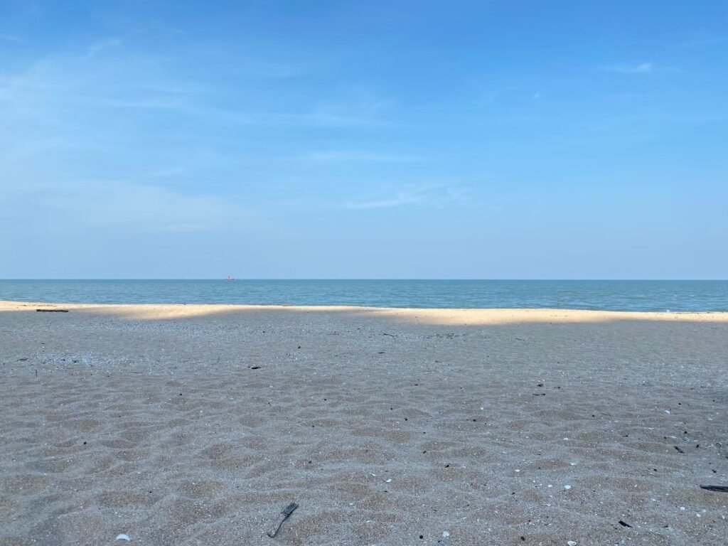 หาดทรายน้อยมีอะไรดี,หาดทราย,หาดทรายน้อยหัวหิน