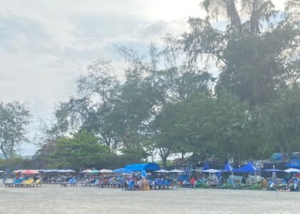 หาดเขาตะเกียบน่าหลงไหล,หาดเขาตะเกียบ,เขาตะเกียบ